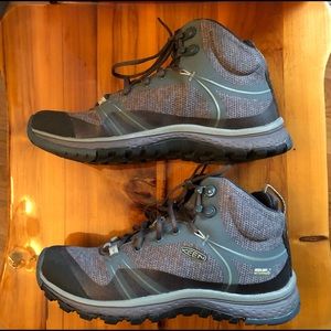 Keen hiking boots size 6.5